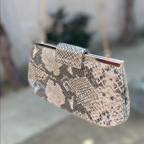 NW Banana Republic Leather Snake print Clutch 9x5 - Picture 6 of 9